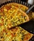 Recette : Tarte aux oignons, poireaux et lardons
