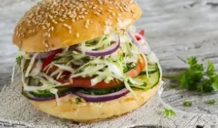 Recette : Burger maison au rumsteck et sauce fromagère